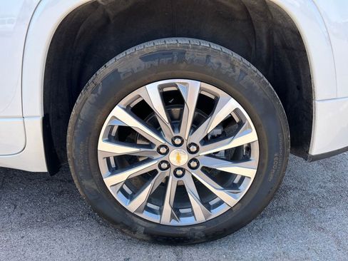 Used 2023 Chevrolet Traverse Premier image 11