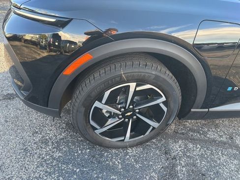 New 2026 Chevrolet Equinox EV LT image 10