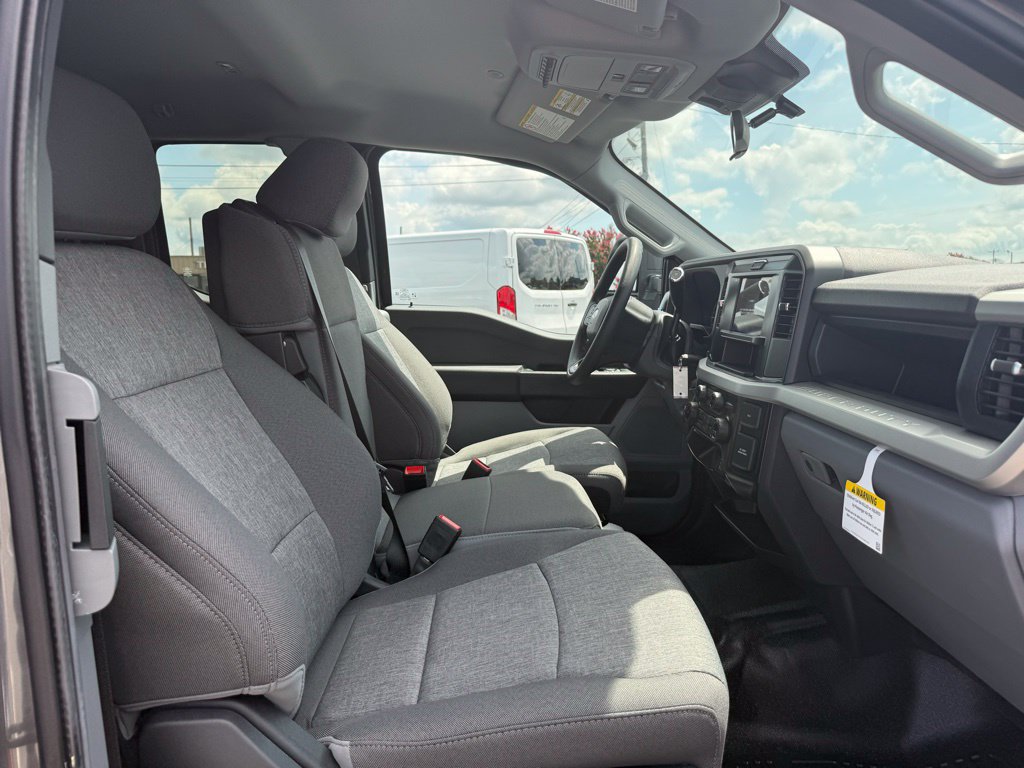 New 2025 Ford F350 XL w/ 360-Degree Camera Package RWD image 32