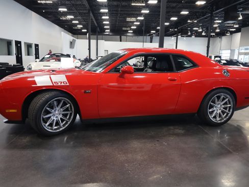 Used 2014 Dodge Challenger R/T Plus image 9