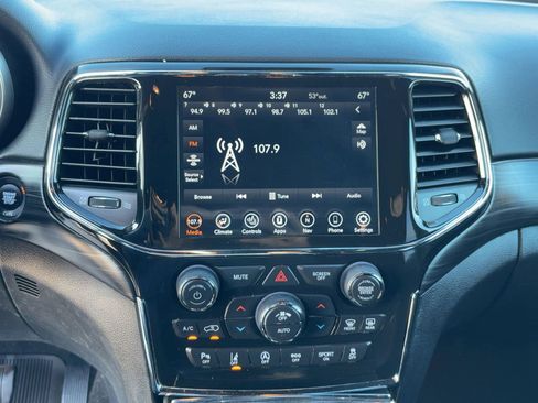 Used 2021 Jeep Grand Cherokee Laredo X image 23