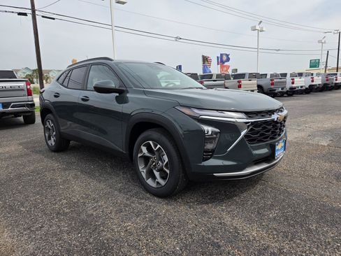 New 2026 Chevrolet Trax LT FWD image 7