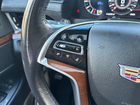 Used 2018 Cadillac Escalade Luxury AWD/4WD image 24