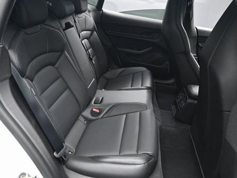 Used 2022 Porsche Taycan image 30