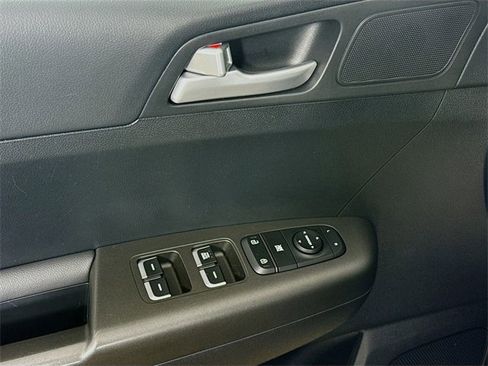 Certified 2022 Kia Sportage LX image 17