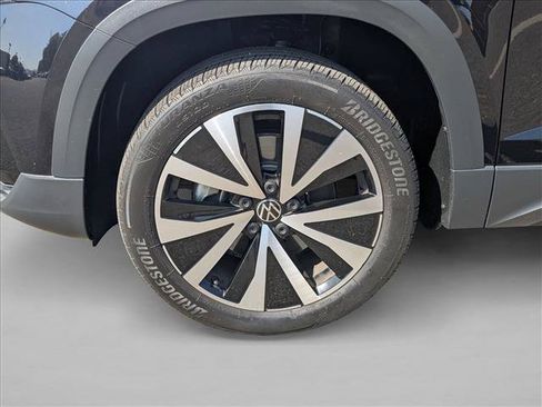 Used 2022 Volkswagen Taos SE FWD image 23