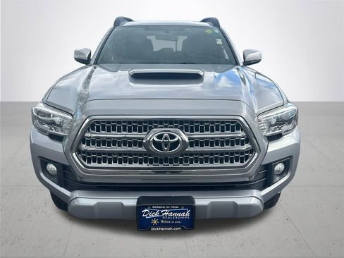 Used 2016 Toyota Tacoma TRD Sport w/ Premium & Technology Package AWD/4WD image 3