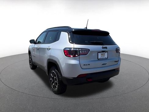 Used 2025 Jeep Compass Trailhawk AWD/4WD image 10
