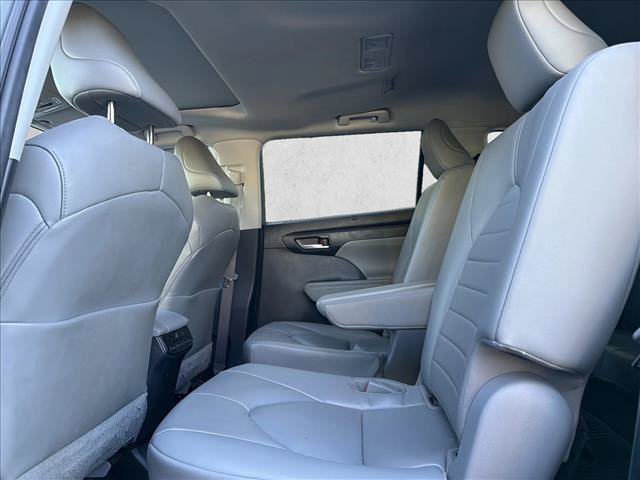 Used 2023 Toyota Highlander XLE FWD image 21