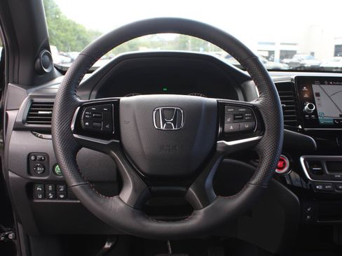 Certified 2024 Honda Ridgeline Black Edition image 9