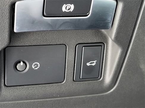 Used 2019 Land Rover Range Rover Velar S image 22