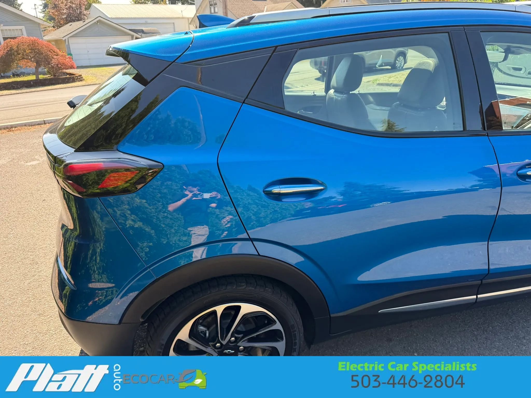Used 2022 Chevrolet Bolt EUV Premier w/ Sun & Sound Package FWD image 9