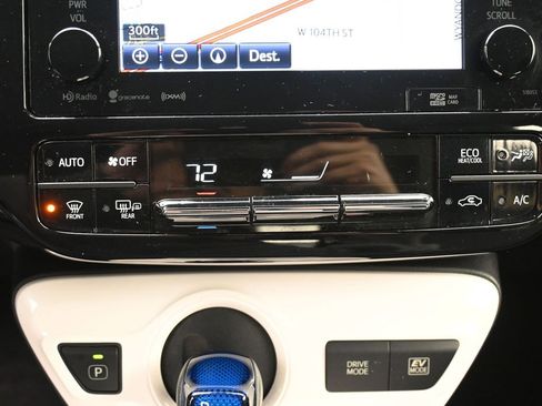 Used 2016 Toyota Prius Three Touring image 22