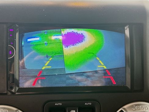 Used 2016 Jeep Wrangler Unlimited Rubicon w/ Connectivity Group AWD/4WD image 13