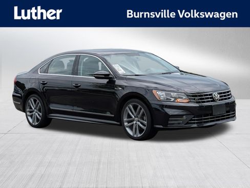 Used 2017 Volkswagen Passat 1.8T R-Line FWD image 1