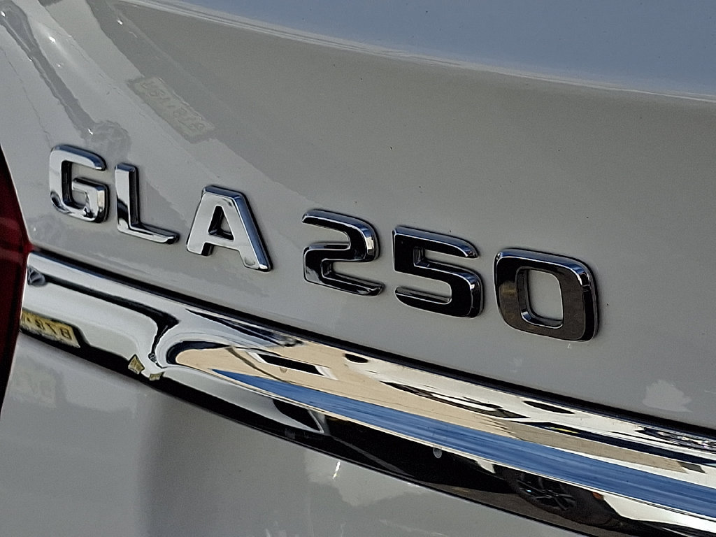 Used 2020 Mercedes-Benz GLA 250 4MATIC w/ Premium Package image 30