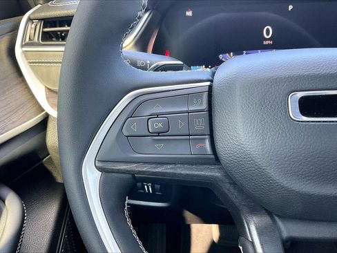 Certified 2025 Jeep Grand Cherokee Limited w/ Black Appearance Package image 30