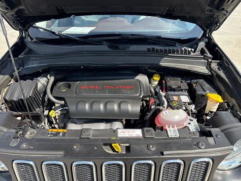Used 2015 Jeep Renegade Latitude w/ Popular Equipment Group AWD/4WD image 10