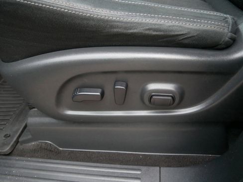 Used 2019 Nissan Titan SV w/ SV Convenience Package image 14