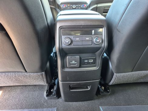 Used 2023 GMC Acadia SLT FWD image 17