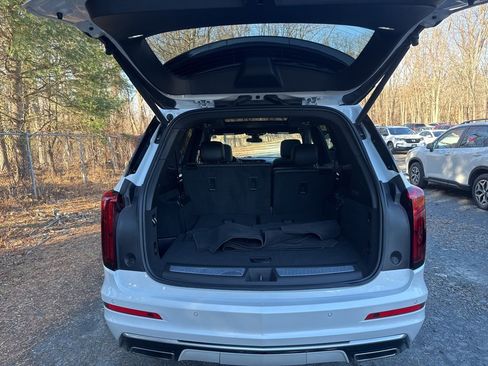 Used 2023 Cadillac XT6 Premium Luxury image 18