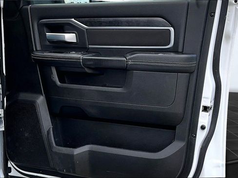 Used 2024 RAM 2500 Big Horn image 25