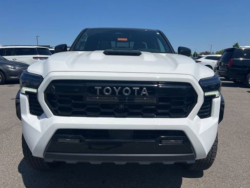 Used 2025 Toyota Tacoma TRD Pro AWD/4WD image 3