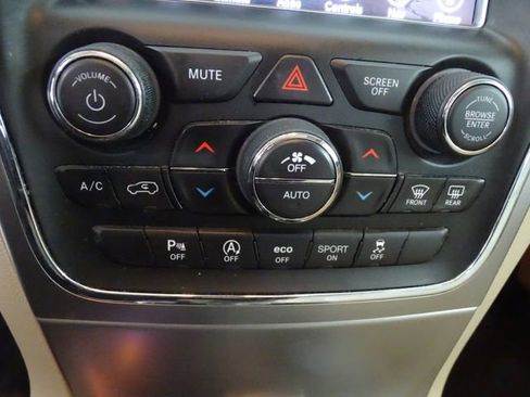 Used 2018 Jeep Grand Cherokee Limited AWD/4WD image 14