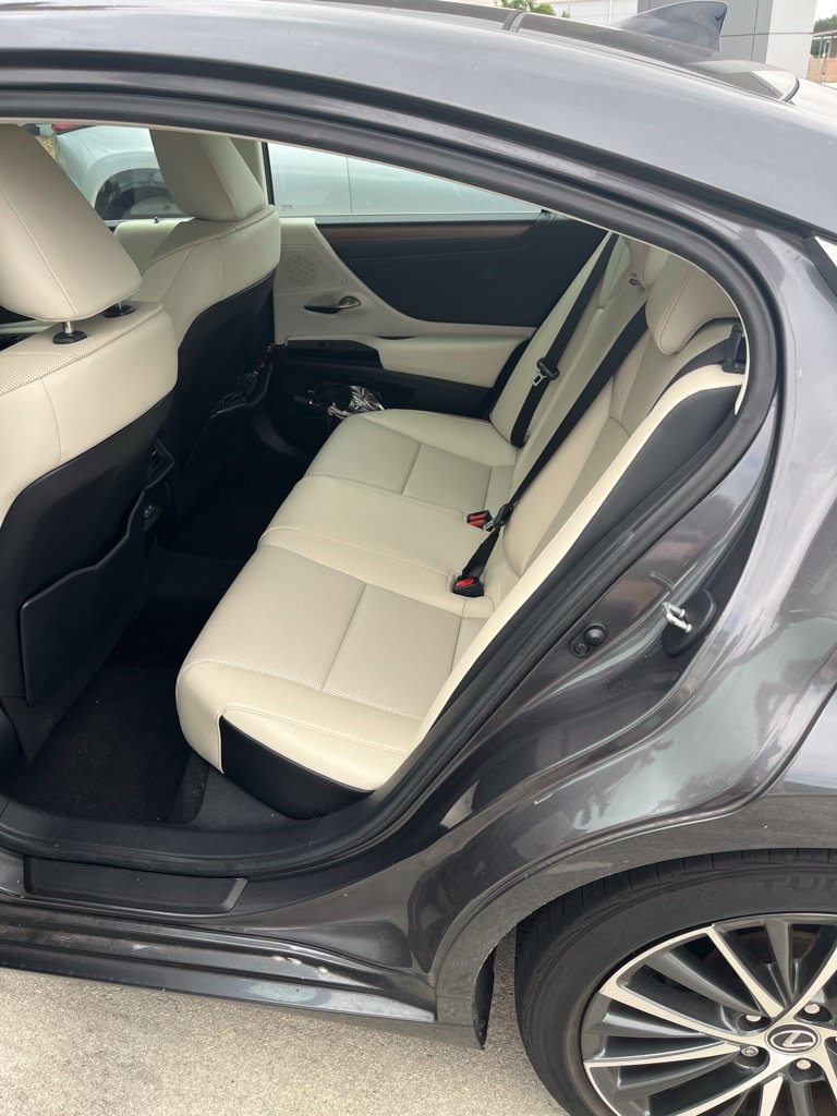 Used 2023 Lexus ES 350 w/ Premium Package FWD image 5