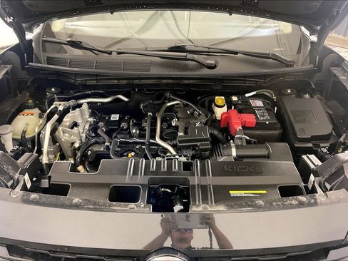 Certified 2025 Nissan Kicks SV w/ SV Premium Package AWD/4WD image 12