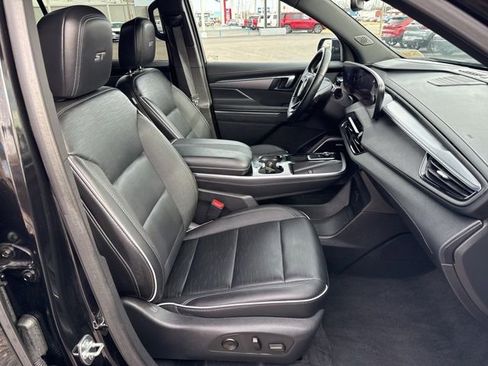 Certified 2025 Buick Enclave Sport Touring image 18