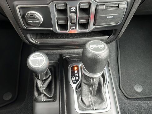 Used 2019 Jeep Wrangler Unlimited Sahara image 29