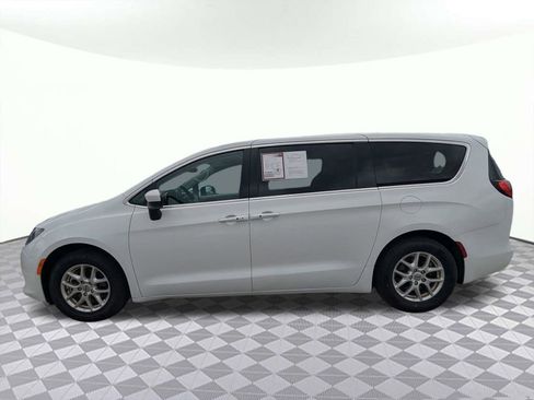 Used 2023 Chrysler Voyager LX FWD image 6