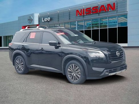 Certified 2024 Nissan Pathfinder SL w/ SL Premium Package FWD image 1