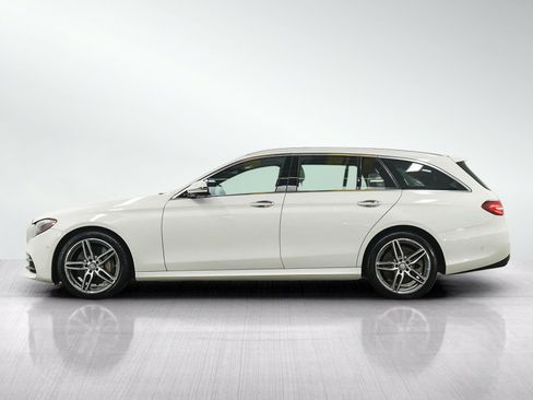 Used 2017 Mercedes-Benz E 400 4MATIC Wagon image 2