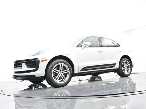 Certified 2023 Porsche Macan image 45