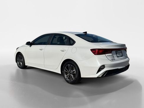 Used 2022 Kia Forte LXS image 3