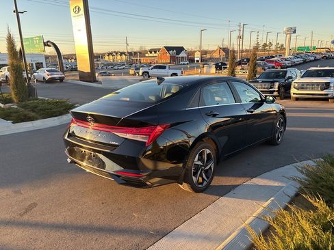 Certified 2023 Hyundai Elantra Limited image 6