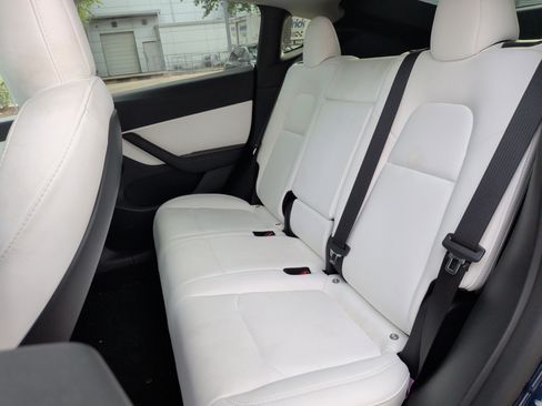 Used 2022 Tesla Model Y Long Range AWD/4WD image 28