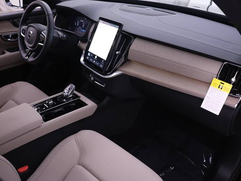 Certified 2025 Volvo XC90 B5 Plus AWD/4WD image 25