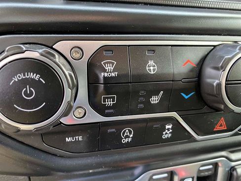 Certified 2022 Jeep Gladiator Overland w/ Popular Equipment Package image 16