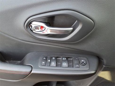 Used 2019 Jeep Cherokee Trailhawk w/ Cold Weather Group image 11