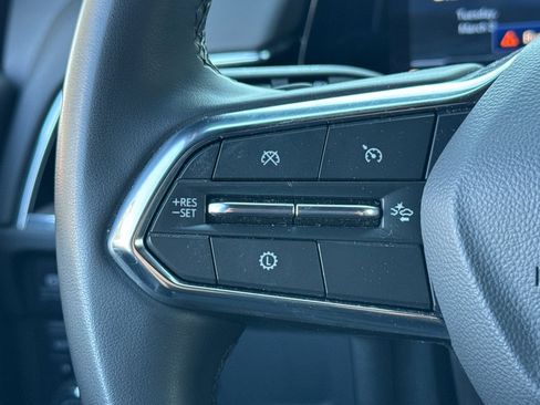 Used 2025 Chevrolet Suburban Z71 image 34