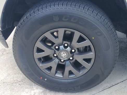 Used 2022 Toyota Tacoma SR5 w/ Technology Package image 4