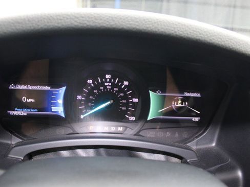 Used 2016 Ford Expedition XLT w/ Equipment Group 202A RWD image 21