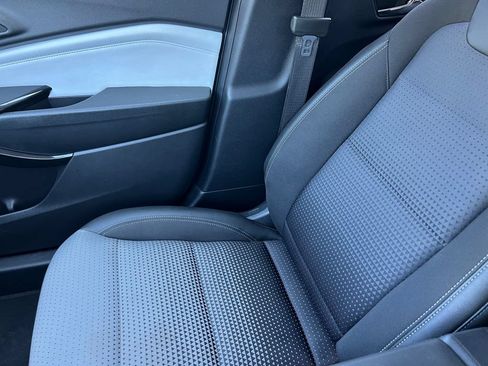 Used 2025 Chevrolet Trax LT FWD image 30