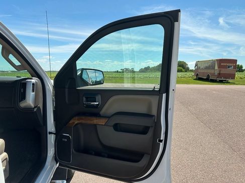 Used 2015 GMC Sierra 1500 SLT w/ SLT Crew Cab Value Package AWD/4WD image 28