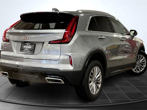 Used 2024 Cadillac XT4 Premium Luxury image 2