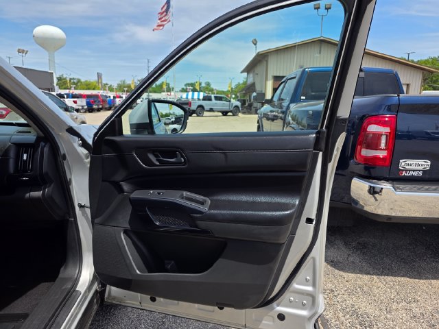 Used 2025 Nissan Pathfinder SV FWD image 43