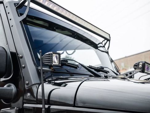 Used 2016 Jeep Wrangler Unlimited Sahara w/ Connectivity Group AWD/4WD image 29